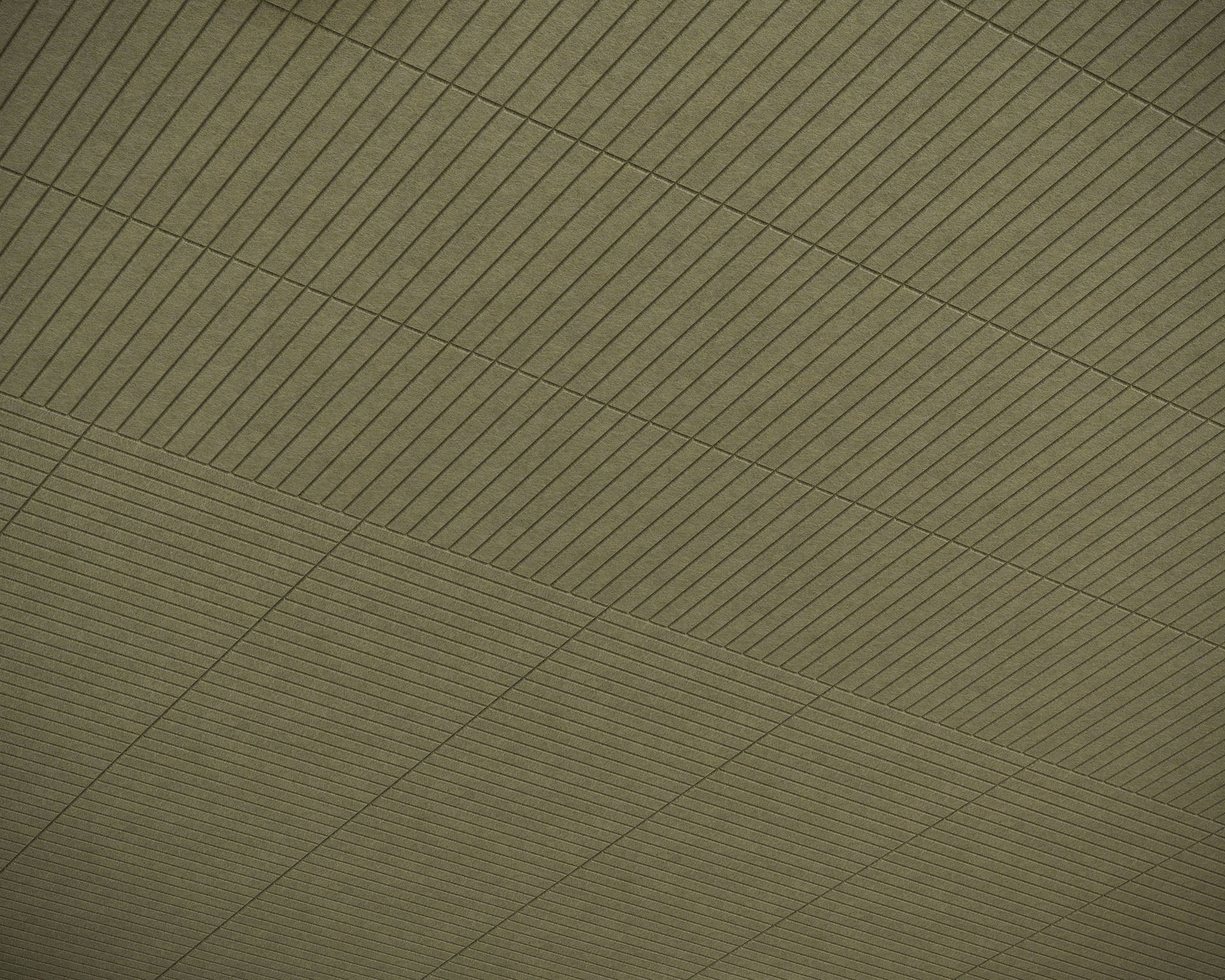A diagonal split acoustic felt ceiling showcases an even contrast of textures. The upper section, adorned with narrow horizontal lines, meets the lower section of wider acoustic felt panels. Both halves boast a muted, earthy green tone for a harmonious ambiance.